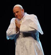 Leo Bassi als Papst